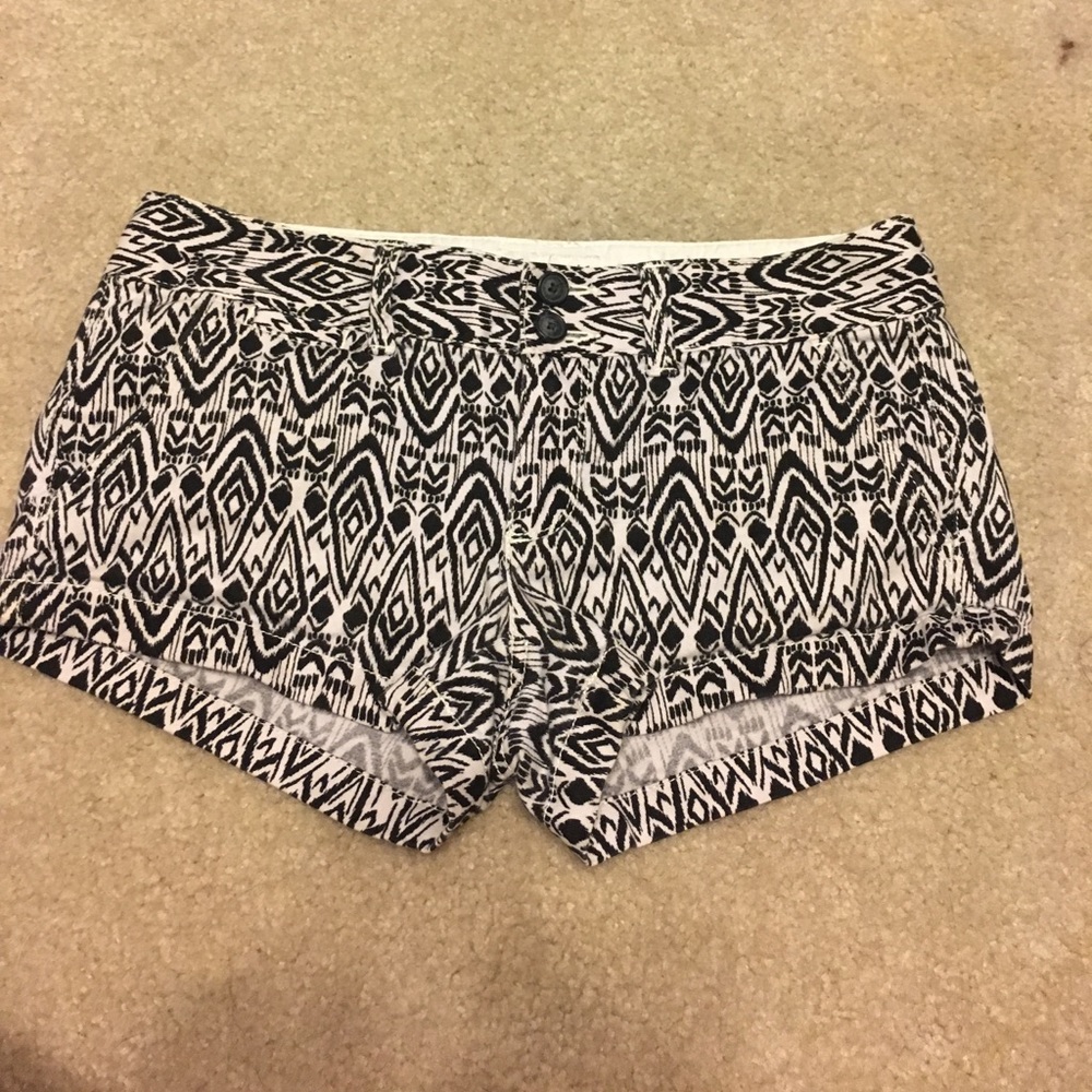 Patterned American Eagle Shorts- 00